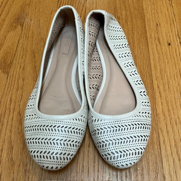 Aldo Cream Colored Laser Cut Flat size 6 - Picture 1 of 7